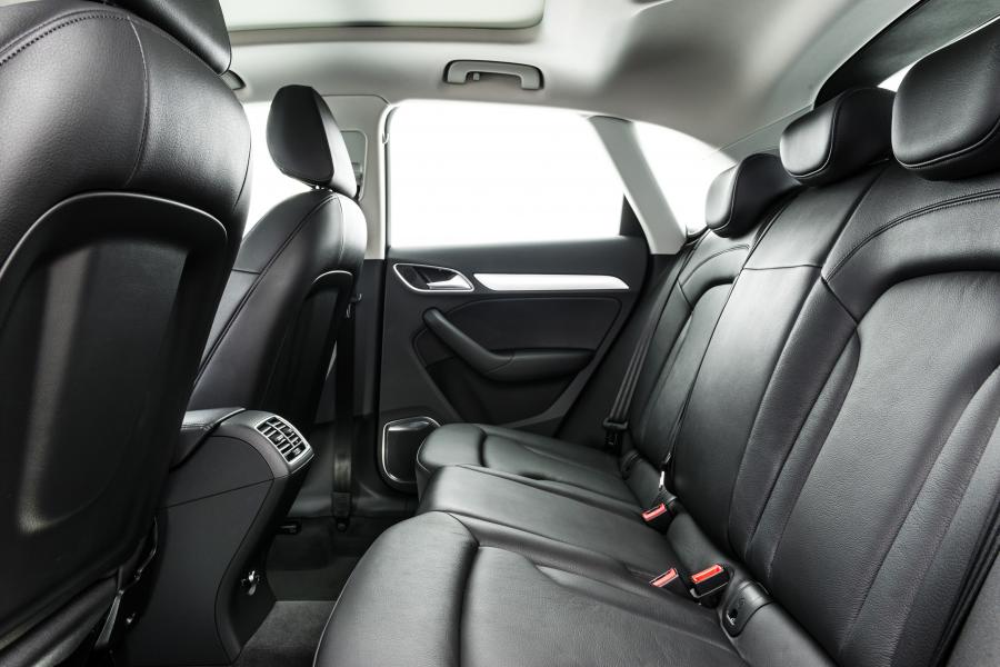 Интерьер Audi Q3 1.4 TFSI Flex (8U) 2017 года  (LA) (фото 12 из 15)